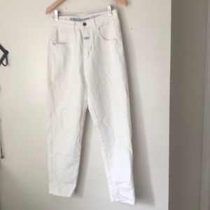 White stoned washed jeans.